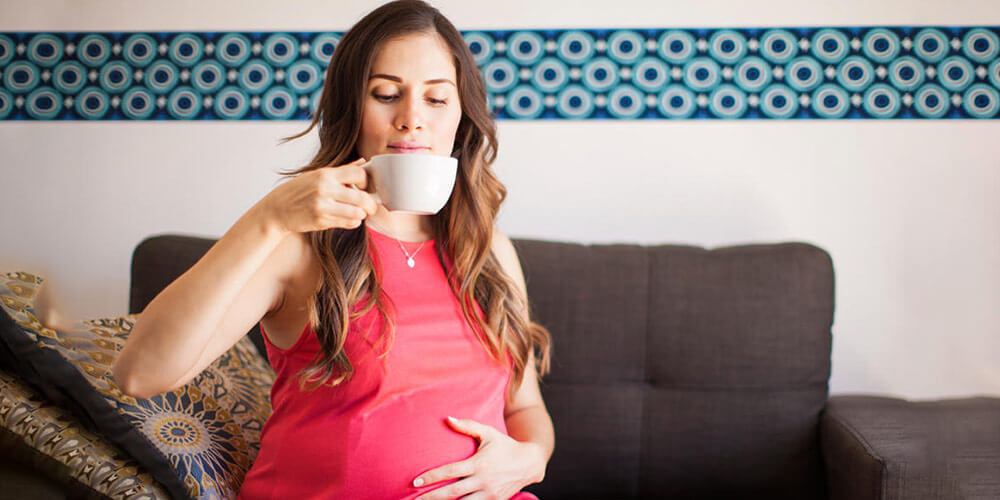 نوشیدن چای سبز در بارداری حس آرامش را به مادر منتقل می‌کند.