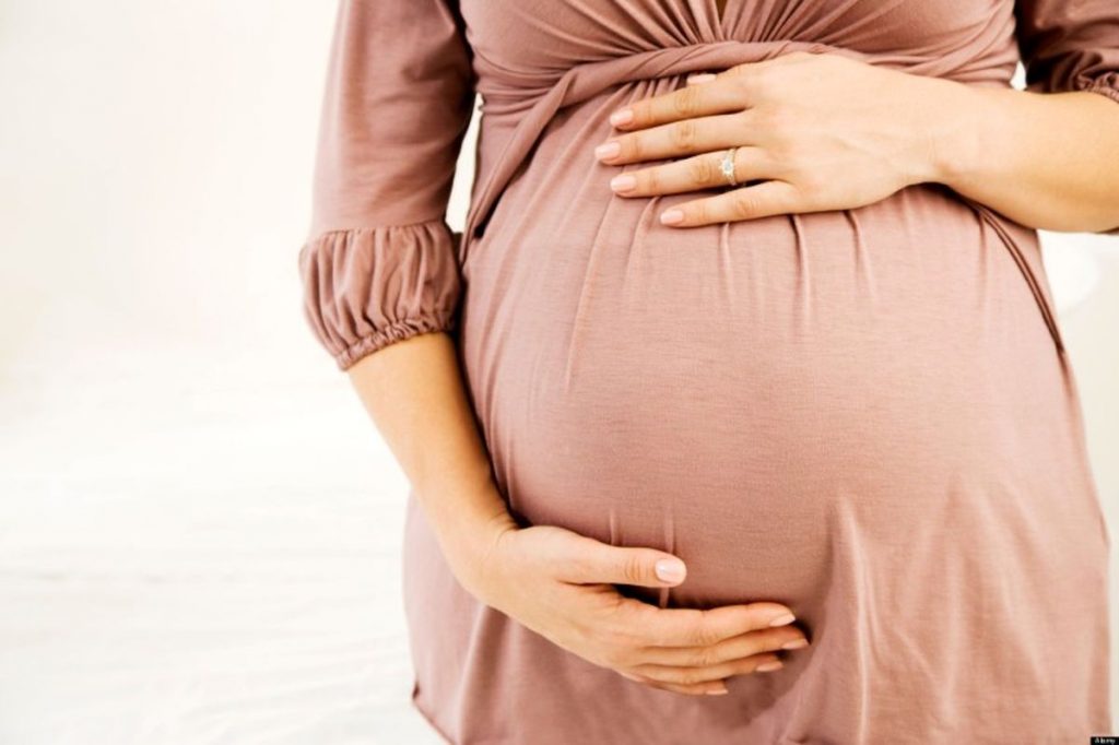 مصرف به اندازه و اصولی بادام زمینی در دوران بارداری توصیه می‌شود.