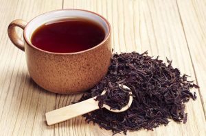 مصرف چای طبیعی سیاه برای درمان غلظت خون بسیار مفید است.