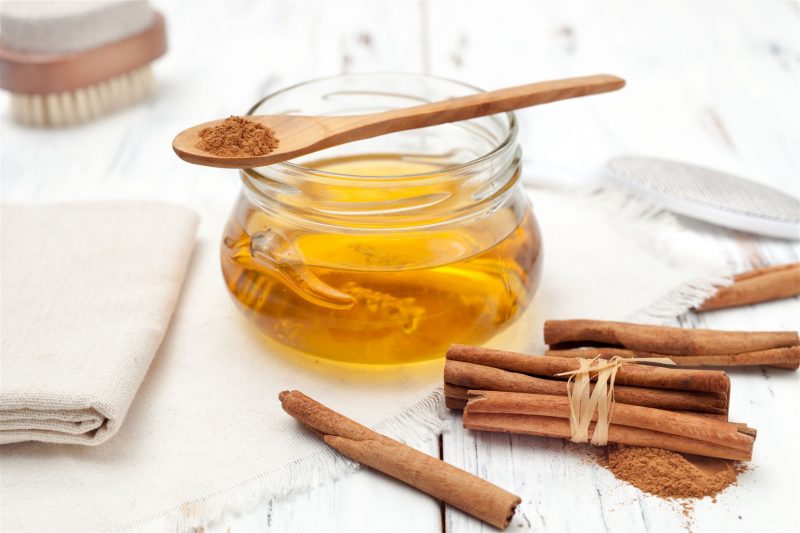 استفاده از عسل یکی از راه های درمان درد معده است.