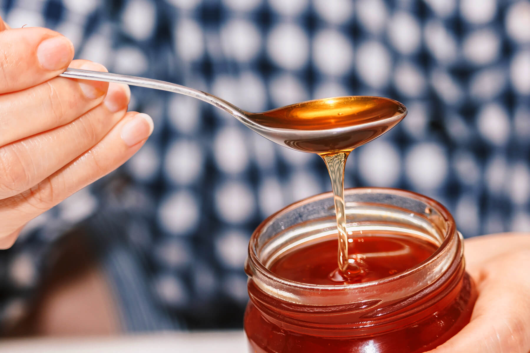 استفاده از عسل طبیعی برای درمان کم خونی بسیار مفید است.