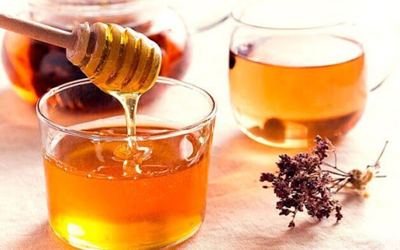 درمان بیماری های گوش با عسل حتی سرماخوردگی رو درمان می‌کنه. 