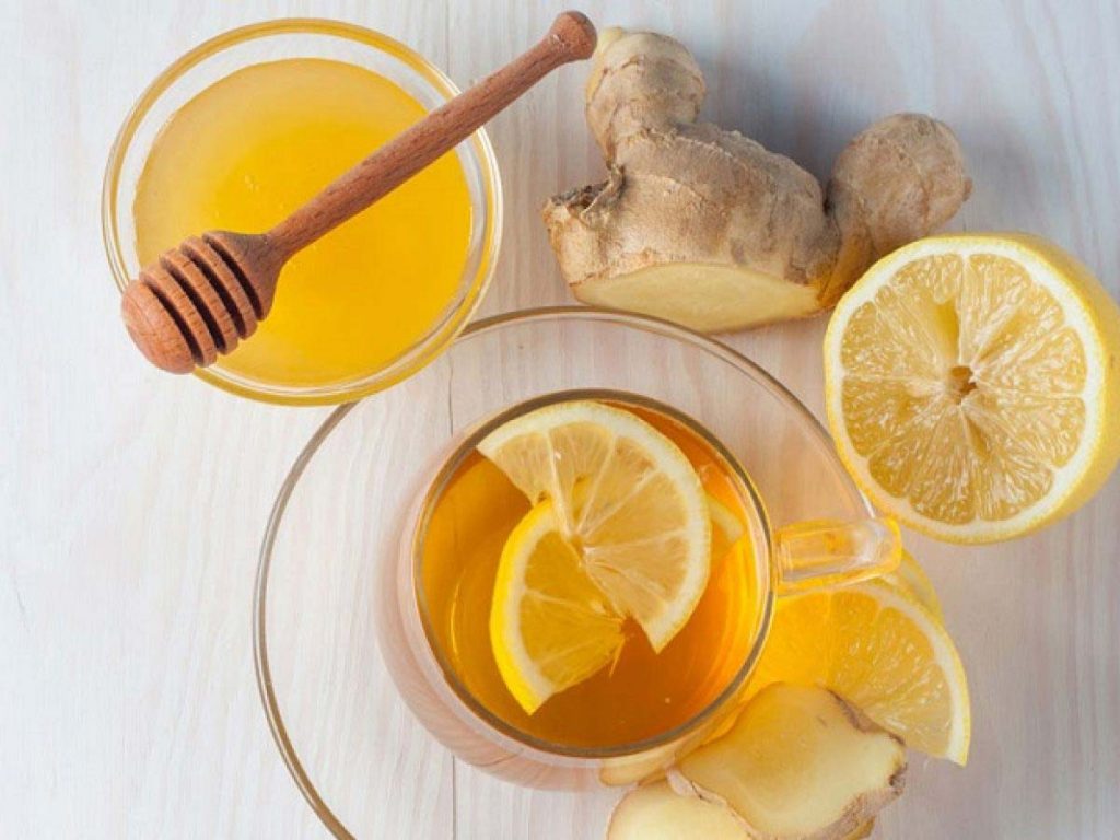 ترکیب عسل و زنجبیل هم همچون خواص سیاه دانه و عسل و دارچین، خاصیت ضدقارچی و ضدباکتریایی قوی دارد.